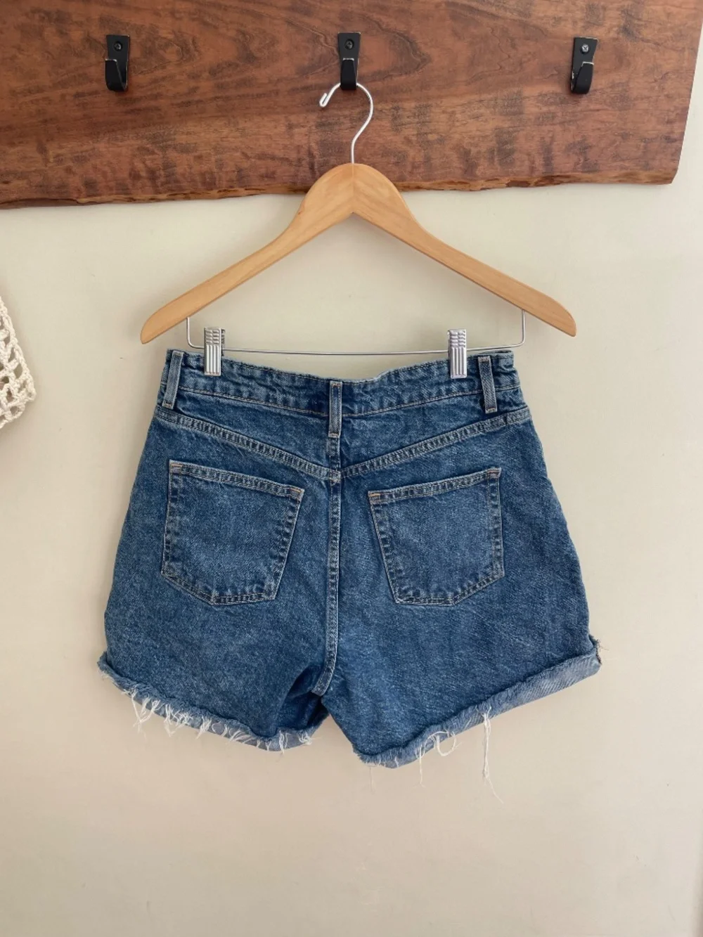 H&M | Relaxed fit blue denim raw hem high waist baggy shorts - Picture 2 of 9